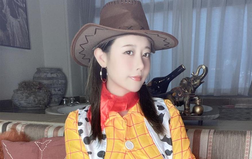 这个奈汐酱拳击手套图超美，展现了拳击美学的极致境界。