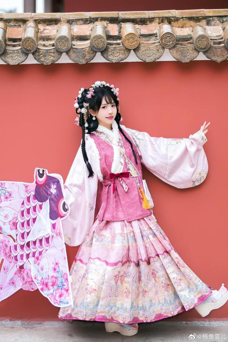 鳗鱼霏儿cos穹：美到人心的超美照片